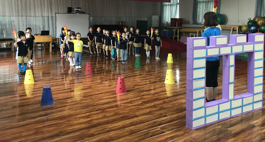 活动内容:小小火炬手 教室:吕燕楠_.jpg