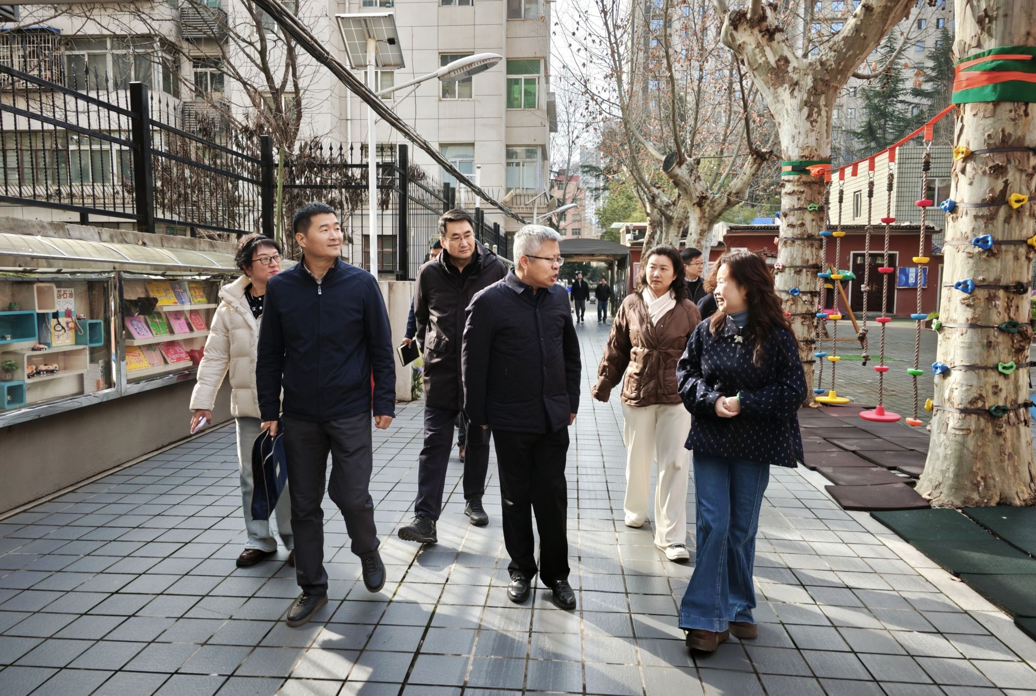 西安石油大学副校长张骁勇一行莅临我园检查指导开学工作